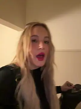 isisxoxx online show from March 14, 6:14 am