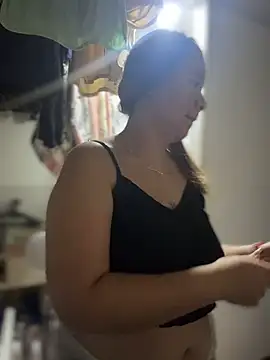 Emiily lee online show from October 26, 10:22 am