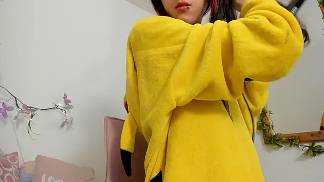 BonnieCute  online show from October 14, 12:13 am