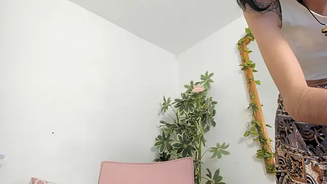 BonnieCute  online show from October 10, 11:42 pm