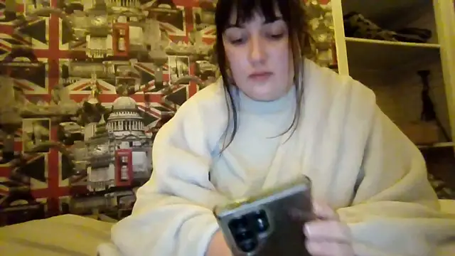 Lynylou online show from November 30, 8:35 pm