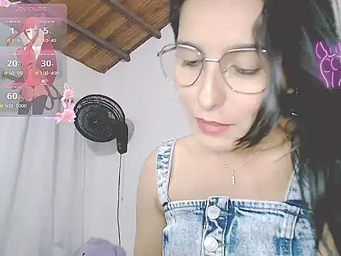 Snapshot of tifany19_ chatting on October 19, 1:40 am tifany19  online show from October 19, 1:40 am