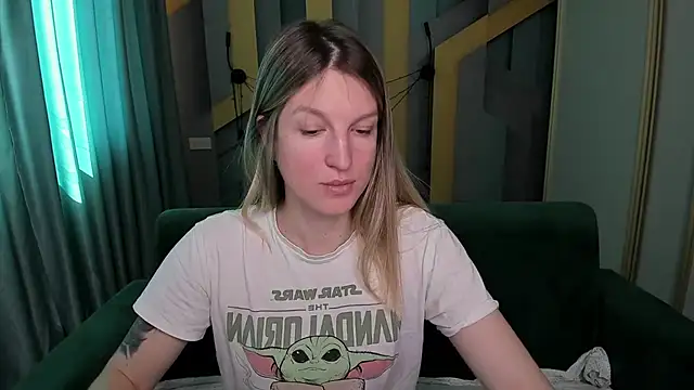 EmilyWalkeri online show from April 6, 7:09 am