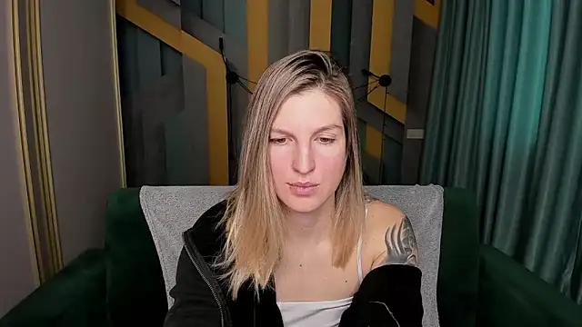 EmilyWalkeri online show from January 7, 8:39 am