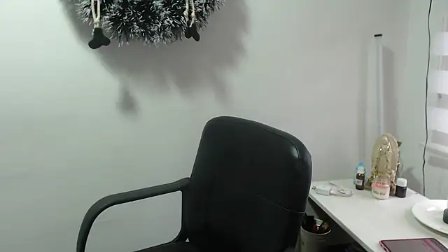 Rebecagiraut online show from December 3, 12:07 pm