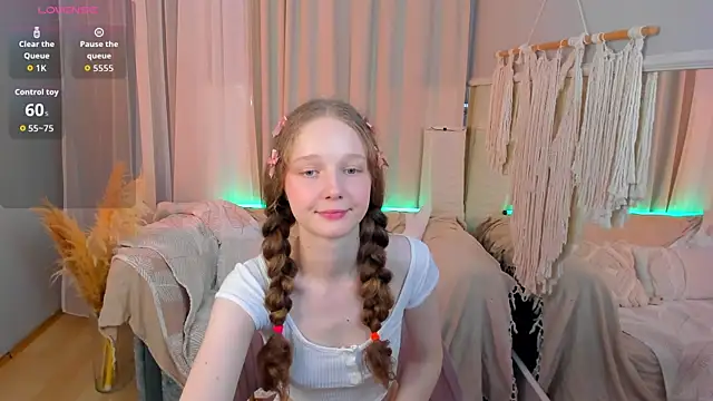 Snapshot of _Rose_Charming_ chatting on September 13, 11:02 pm  Rose Charming  online show from September 13, 11:02 pm