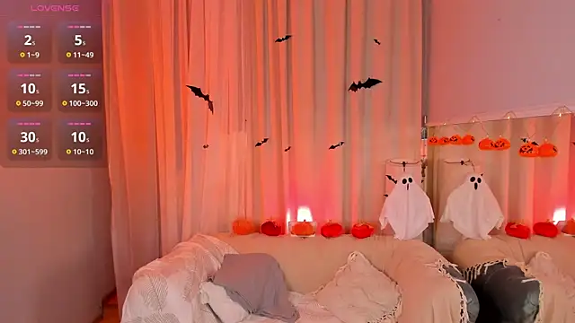 Snapshot of _Rose_Charming_ chatting on October 18, 5:04 pm  Rose Charming  online show from October 18, 5:04 pm