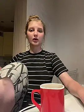 MollyDolle online show from July 17, 4:54 pm