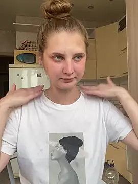 MollyDolle online show from July 23, 2:03 pm