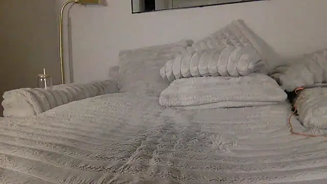 deliciousdearra69 online show from December 14, 4:29 am