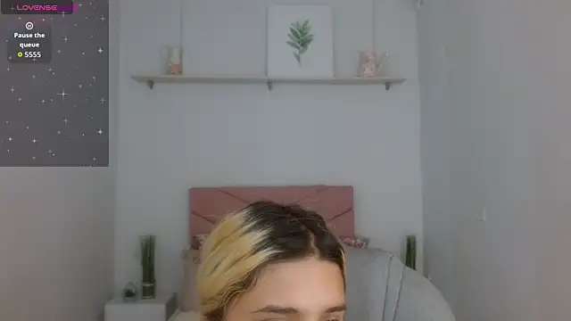 april bunnyy online show from October 14, 1:35 pm