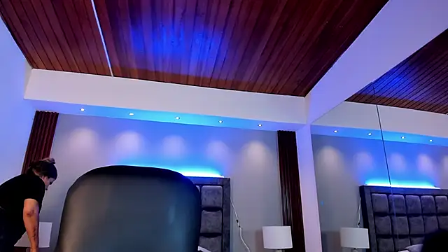 Susann Ross online show from May 4, 10:30 am