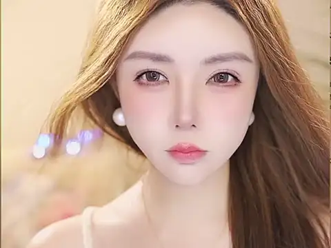 Qiaoqiao  online show from August 4, 4:35 pm