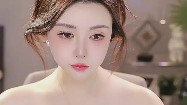 Qiaoqiao  online show from January 15, 6:25 pm