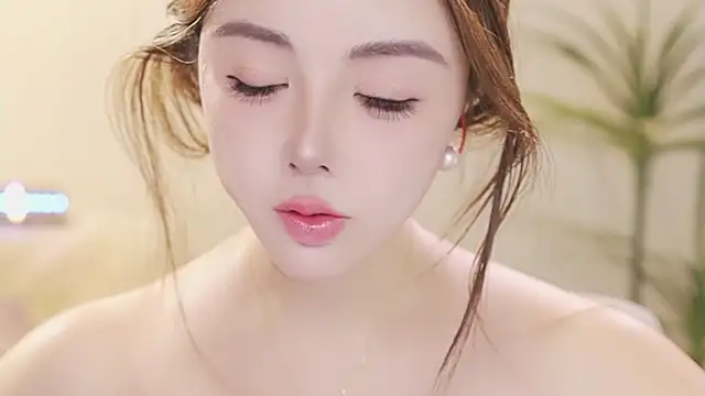 Qiaoqiao  online show from May 3, 4:10 pm