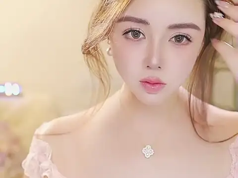 Qiaoqiao  online show from May 5, 5:16 pm