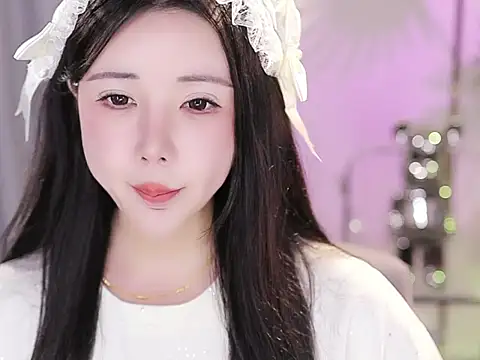 Qiaoqiao  online show from October 7, 6:40 am