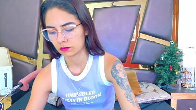 NicoleEsposito online show from December 19, 1:03 pm