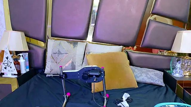 NicoleEsposito online show from March 25, 1:03 pm