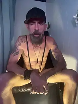 Snapshot of HandyBro chatting on October 29, 7:23 am HandyBro online show from October 29, 7:23 am