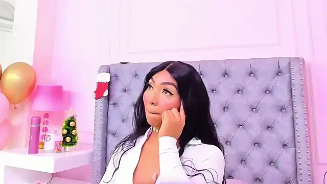 HaileeRoberts online show from December 15, 12:21 pm