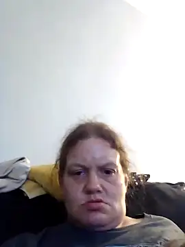Earlybirdgetsworm online show from October 13, 9:56 am