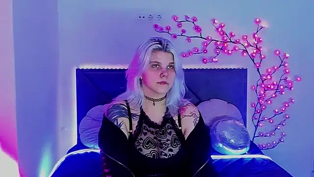 JoannLowe online show from April 7, 7:49 pm