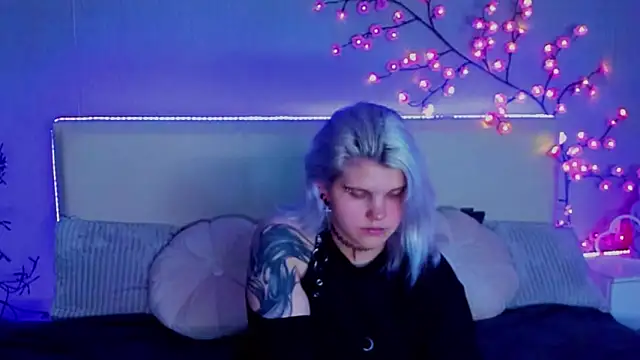 JoannLowe online show from September 21, 7:34 pm