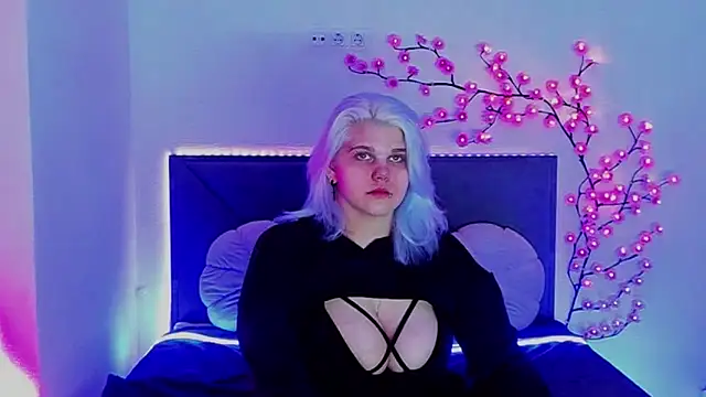 JoannLowe online show from April 15, 7:58 pm