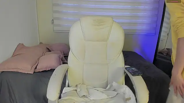 Catyloves online show from December 1, 9:39 pm