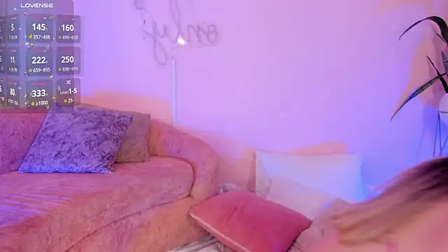 Lucy Vega online show from December 3, 4:48 am