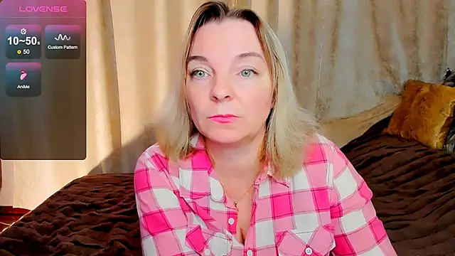 Snapshot of Regina__blue chatting on October 5, 5:51 pm Regina  blue online show from October 5, 5:51 pm