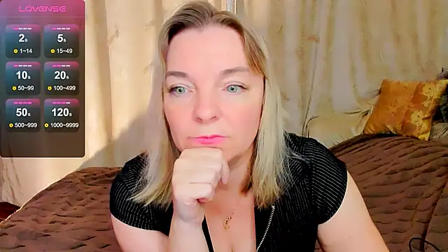 Snapshot of Regina__blue chatting on October 18, 4:53 pm Regina  blue online show from October 18, 4:53 pm