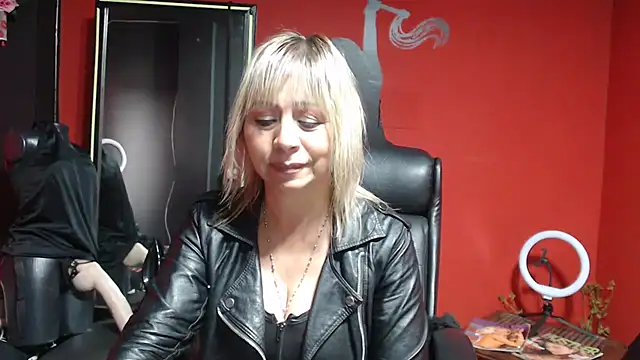 KLOE PIELL online show from December 1, 9:17 pm