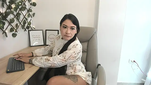 Madeleine  w online show from October 3, 12:05 am