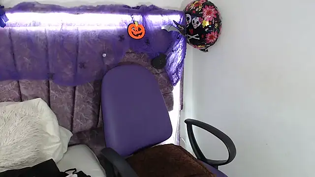 Penelope Fox14 online show from October 20, 1:36 pm