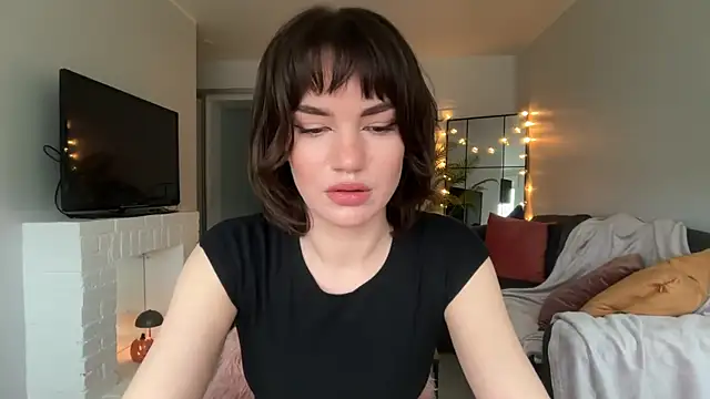 White-Mare online show from October 4, 1:28 pm