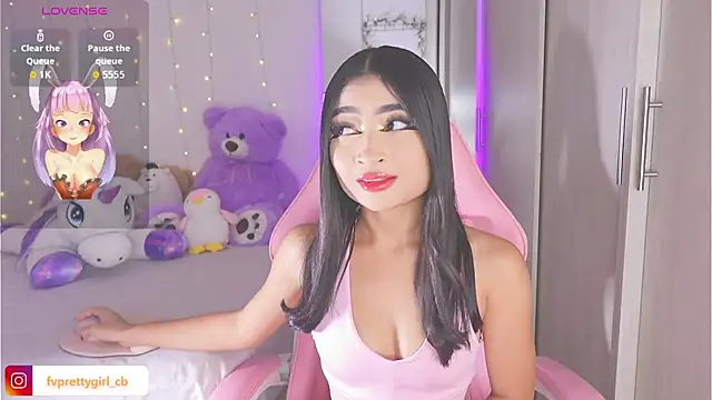 Snapshot of urfavprettygirl chatting on October 14, 7:44 am urfavprettygirl online show from October 14, 7:44 am