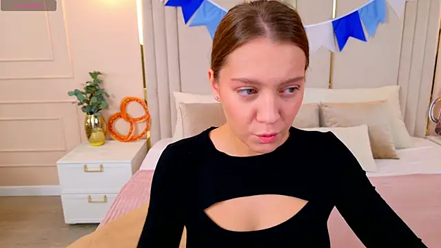 AliceBrayan online show from October 2, 5:45 am