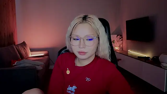 RileyMee online show from April 17, 4:36 am