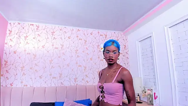 amber-hill online show from March 3, 7:20 pm