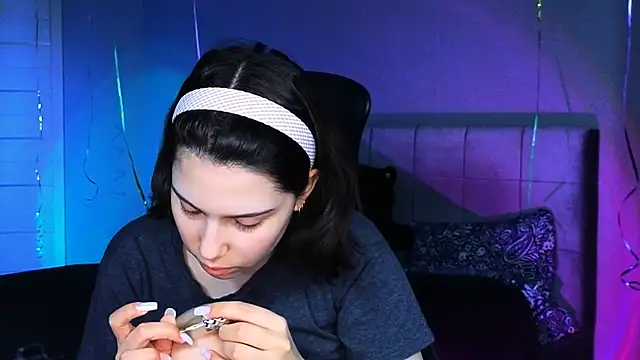 Stacy Gonzales  online show from March 27, 9:32 am