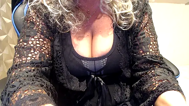 JenniLowen online show from October 29, 12:09 pm