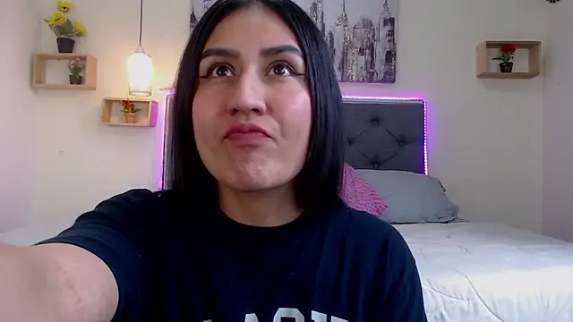 mia aira online show from October 16, 4:20 pm