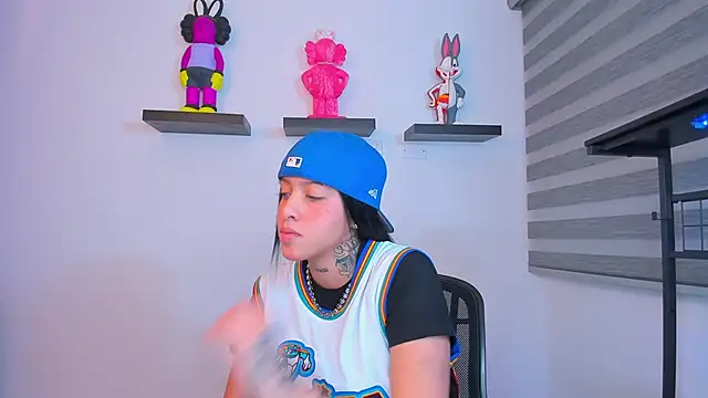 Gangster Girl online show from October 12, 3:31 am