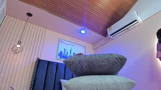 viiolett lee online show from January 7, 8:34 pm