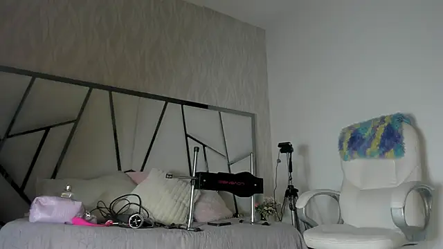 Victoriaa millers online show from November 4, 7:08 pm