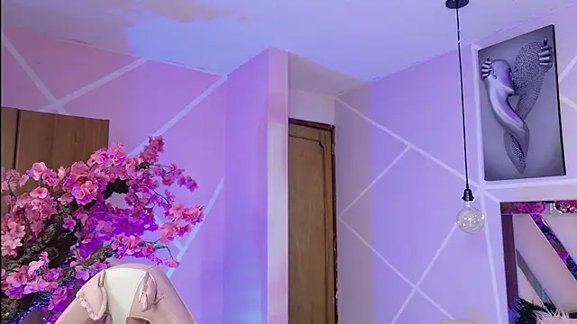 Elith noa online show from December 18, 7:51 pm