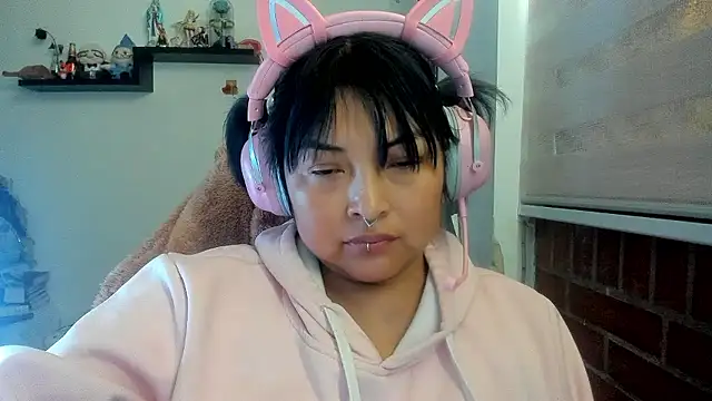 Shaddycute  online show from April 15, 7:58 pm