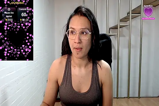 Jessie Desire online show from October 7, 1:32 am